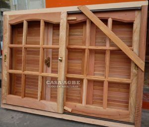Ventana con Postigo de madera