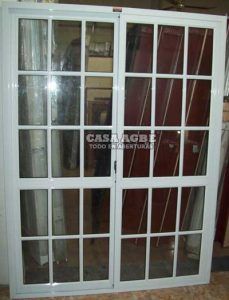 Ventana balcon vidrio repartido