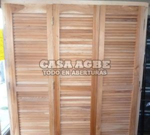 Postigos de madera con ventana vidrio repartido