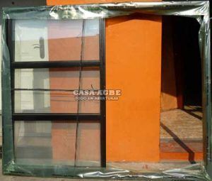 Ventana vidrio repartido horizontal negro