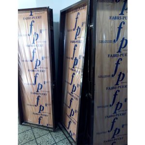 puerta placa cedro