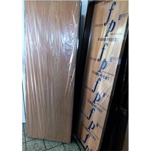 puerta placa cedro